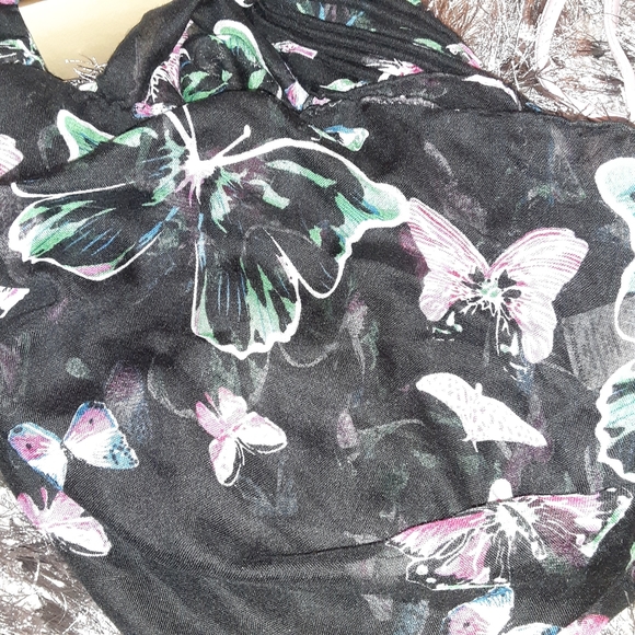 LOOP INFINITY BUTTERFLY SCARF - Picture 5 of 6